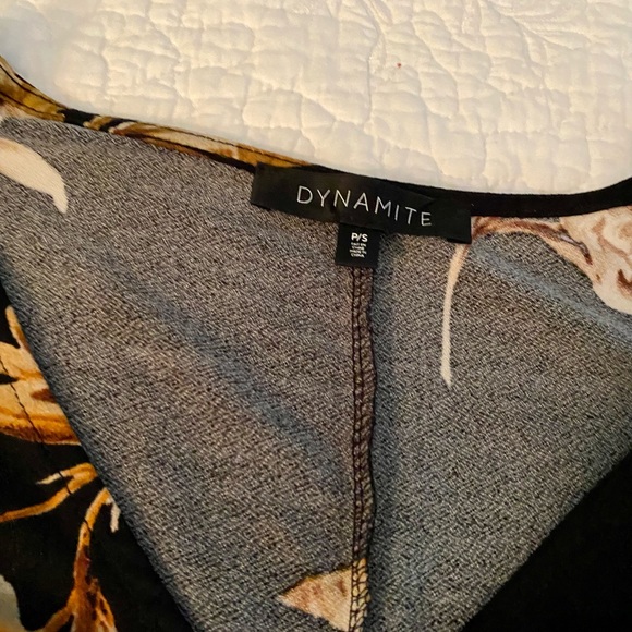 Dynamite floral dressmid sleeves, small. Front Ruching for a flattering look. - Picture 3 of 3